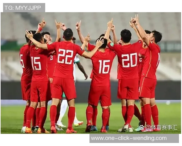 踢足球时的优雅动作与技巧展现如何提升比赛的观赏性与竞技水平